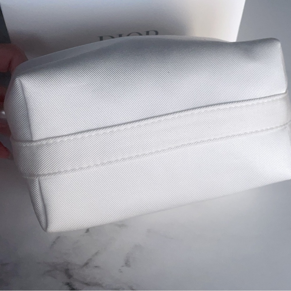 New! Dior White Cosmetic Bag - Picture 6 of 7